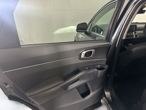 Used 2023 Kia Sorento LX image 25