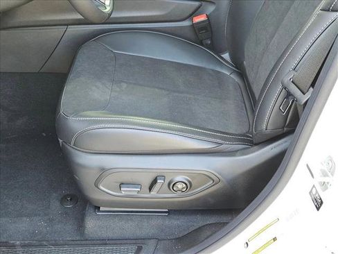 New 2025 Jeep Grand Cherokee Altitude image 4