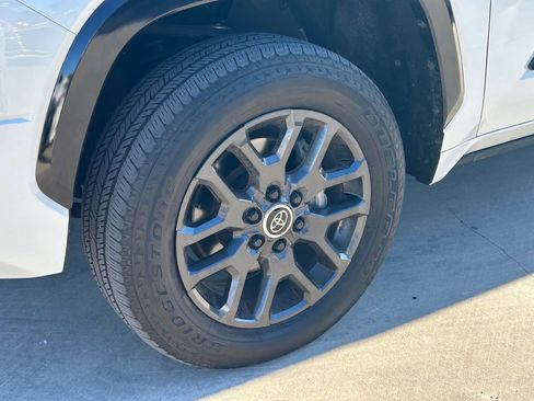 Used 2024 Toyota Tundra Platinum image 9