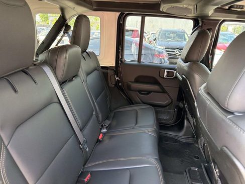 Used 2025 Jeep Wrangler Unlimited Sahara w/ Safety Group AWD/4WD image 9