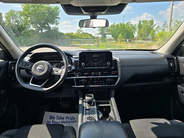 Used 2022 Nissan Pathfinder SV AWD/4WD image 15