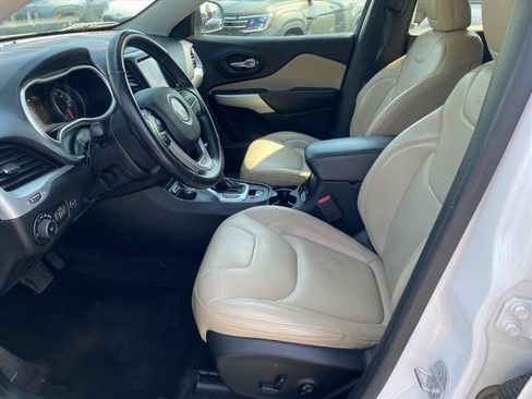 Used 2018 Jeep Cherokee Limited AWD/4WD image 9