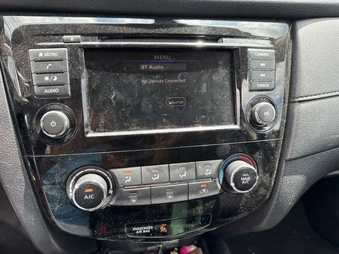 Used 2019 Nissan Rogue S w/ Special Edition Package AWD/4WD image 9