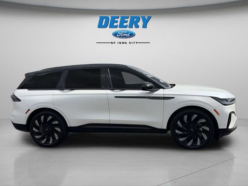 Used 2024 Lincoln Nautilus Reserve w/ Equipment Group 202A AWD/4WD image 6
