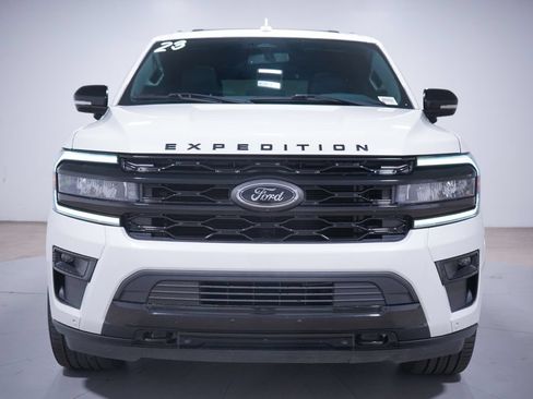 Used 2023 Ford Expedition Max Limited AWD/4WD image 4