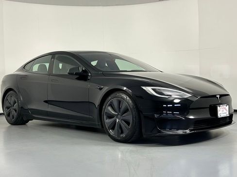 Used 2021 Tesla Model S Plaid image 1