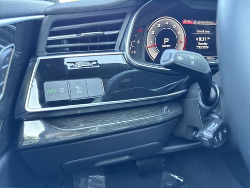 Used 2025 Audi Q8 Premium AWD/4WD image 28