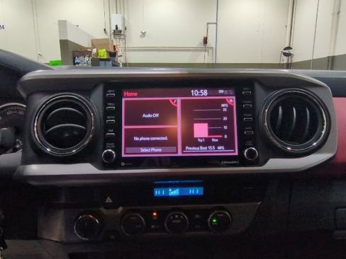 Used 2021 Toyota Tacoma 4x4 Double Cab image 9