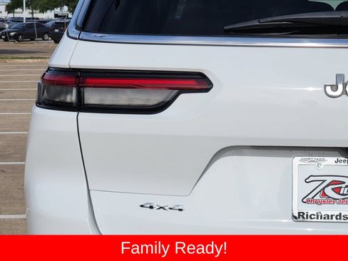 Used 2023 Jeep Grand Cherokee L Laredo w/ Luxury Tech Group I AWD/4WD image 15