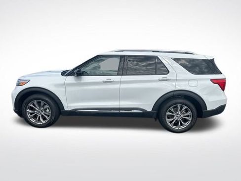 Used 2024 Ford Explorer Limited image 3