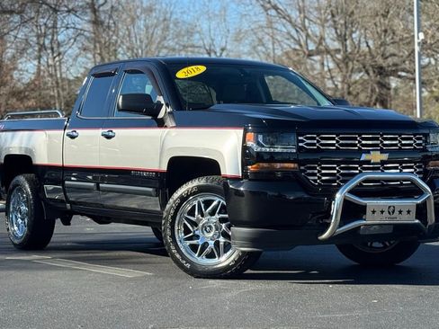 Used 2018 Chevrolet Silverado 1500 Custom w/ Trailering Package image 2