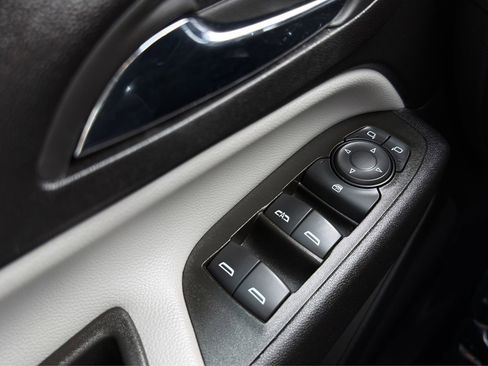 Used 2024 Chevrolet Equinox LS w/ Driver Confidence II Package FWD image 11