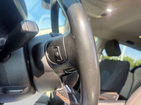 Used 2020 Chrysler Pacifica Touring w/ Advanced Safetytec Group FWD image 16