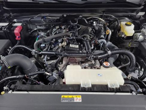 Used 2025 Toyota Tacoma SR5 AWD/4WD image 13
