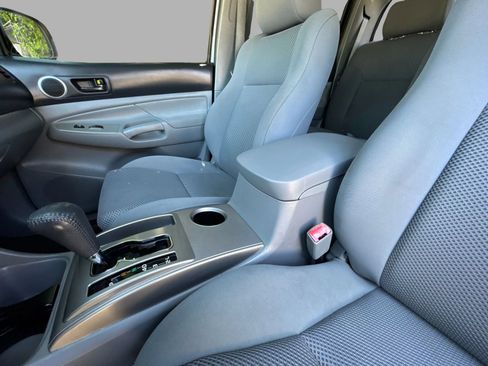 Used 2005 Toyota Tacoma PreRunner RWD image 25