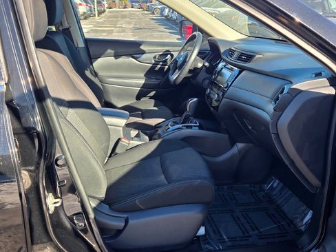 Used 2020 Nissan Rogue SV image 5