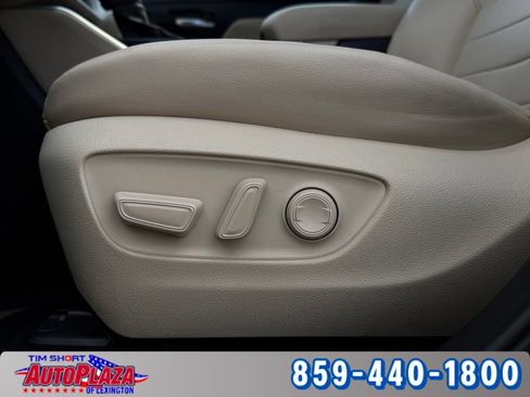 Used 2025 Toyota Highlander XLE AWD/4WD image 33