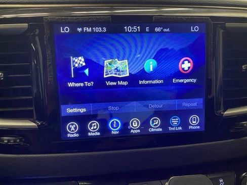 Used 2017 Chrysler Pacifica Touring-L FWD image 4