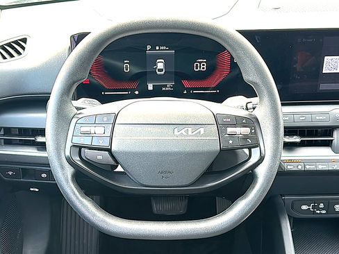 Used 2025 Kia K4 FWD image 27