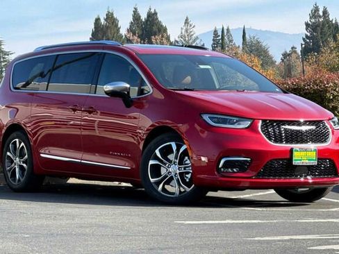 New 2026 Chrysler Pacifica Pinnacle image 2