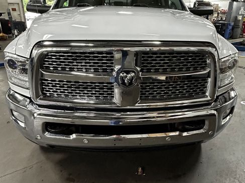 Used 2018 RAM 2500 Laramie AWD/4WD image 3