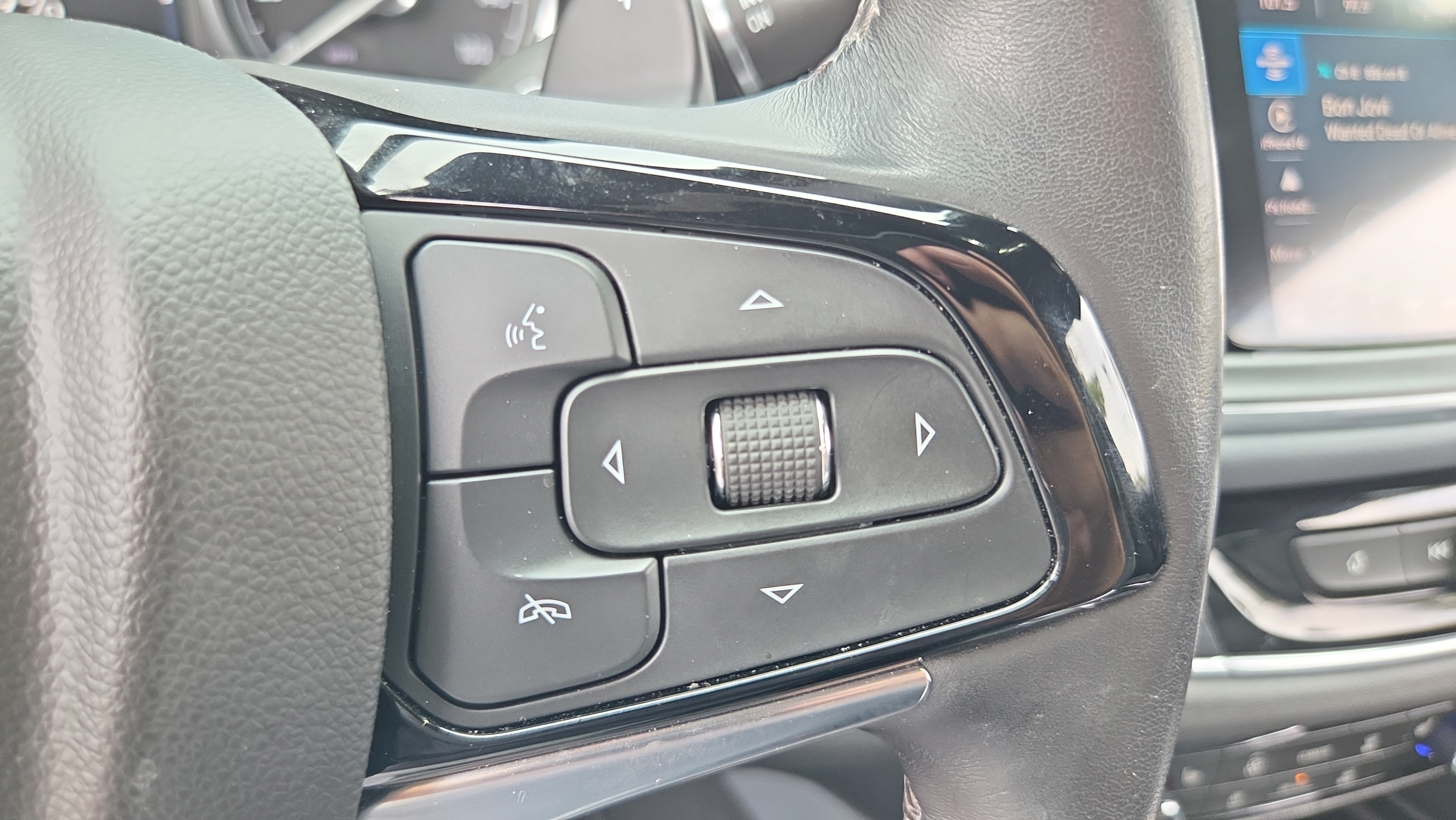 Used 2022 Buick Enclave Essence w/ Experience Buick Package FWD image 30