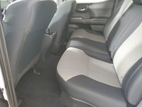 Used 2021 Toyota Tacoma TRD Off-Road image 13