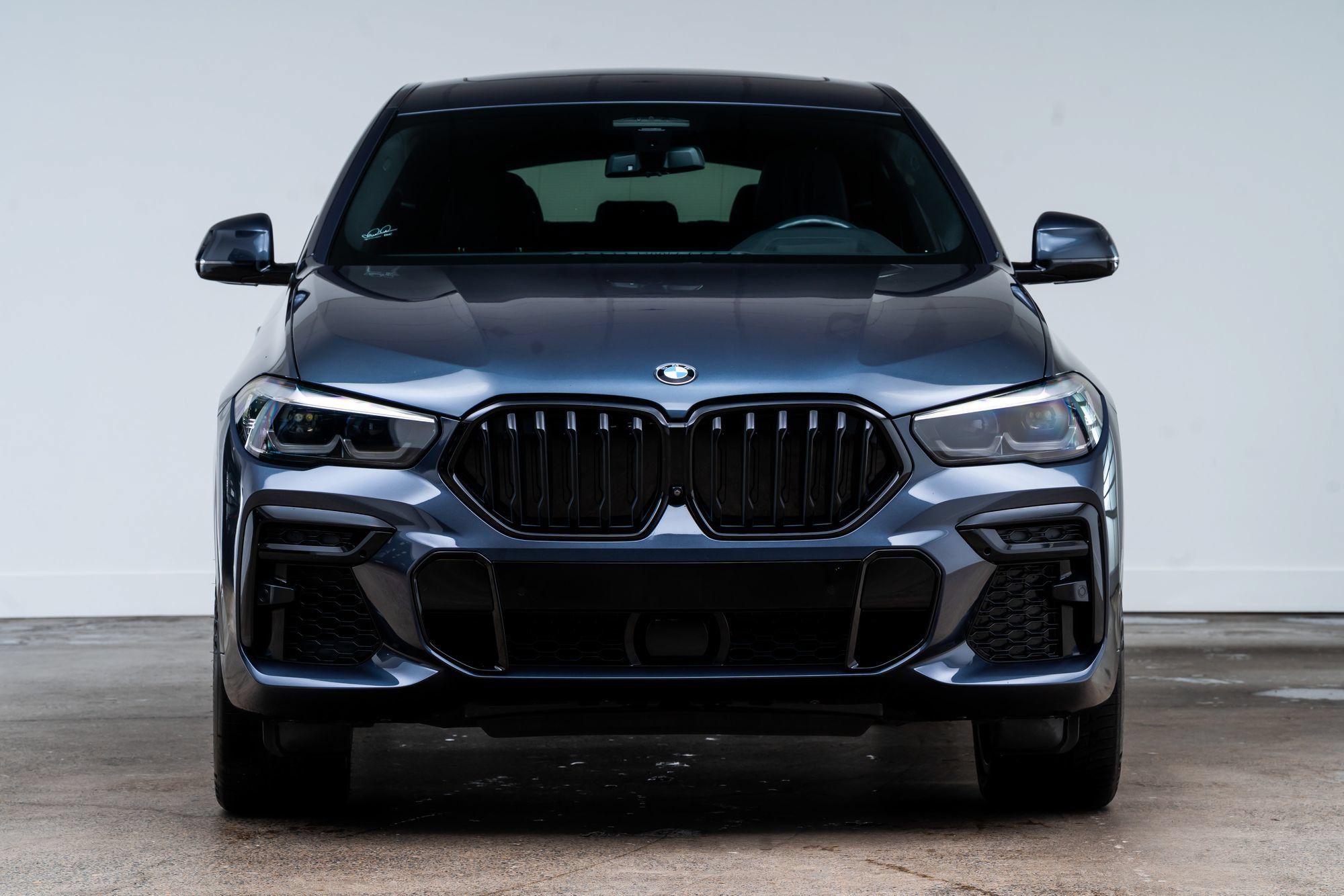 Used 2022 BMW X6 M50i AWD/4WD image 2