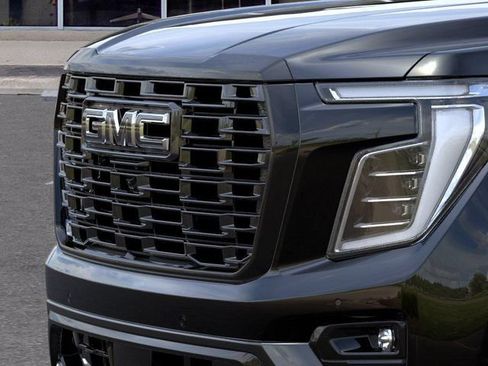 New 2026 GMC Yukon Denali Ultimate w/ LPO, Floor Liner Package AWD/4WD image 13