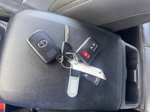 Used 2019 Toyota Tacoma TRD Sport w/ Technology Package image 27