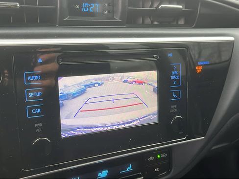 Used 2018 Toyota Corolla LE image 16