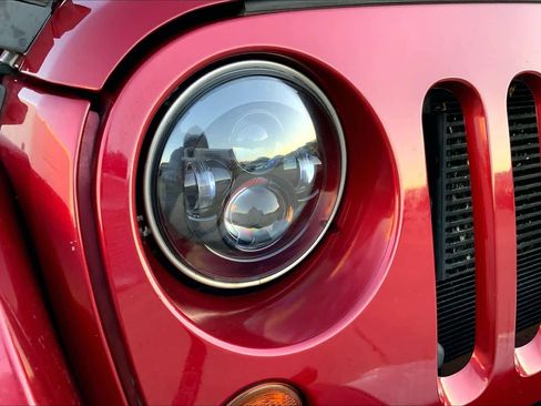 Used 2012 Jeep Wrangler Unlimited Sahara w/ Connectivity Group image 23