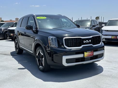 Used 2025 Kia Telluride EX FWD image 10