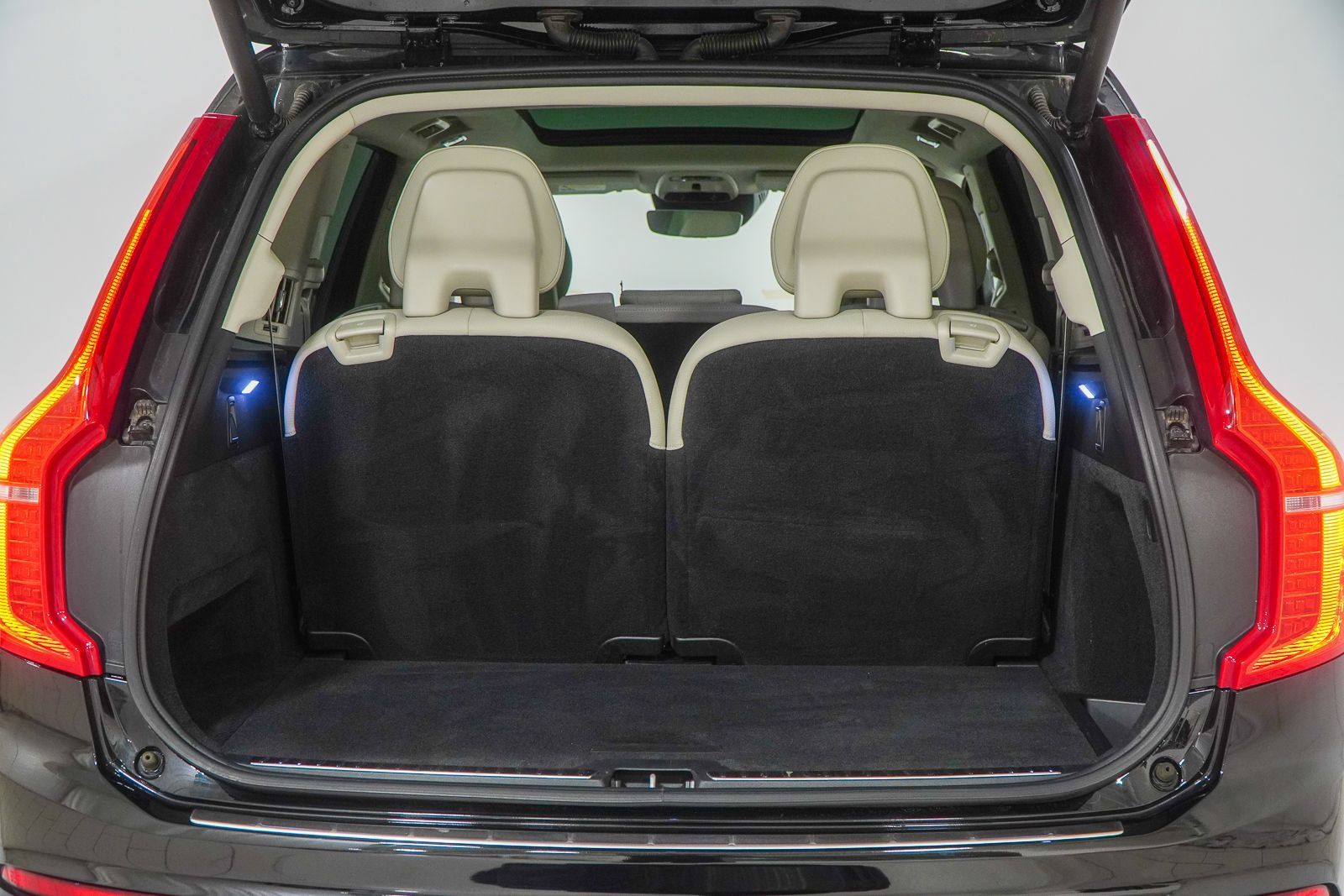Used 2020 Volvo XC90 T6 Momentum w/ Protection Package Premier AWD/4WD image 9