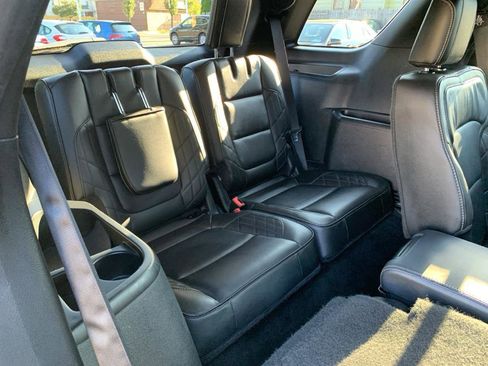 Used 2017 Ford Explorer Platinum image 13