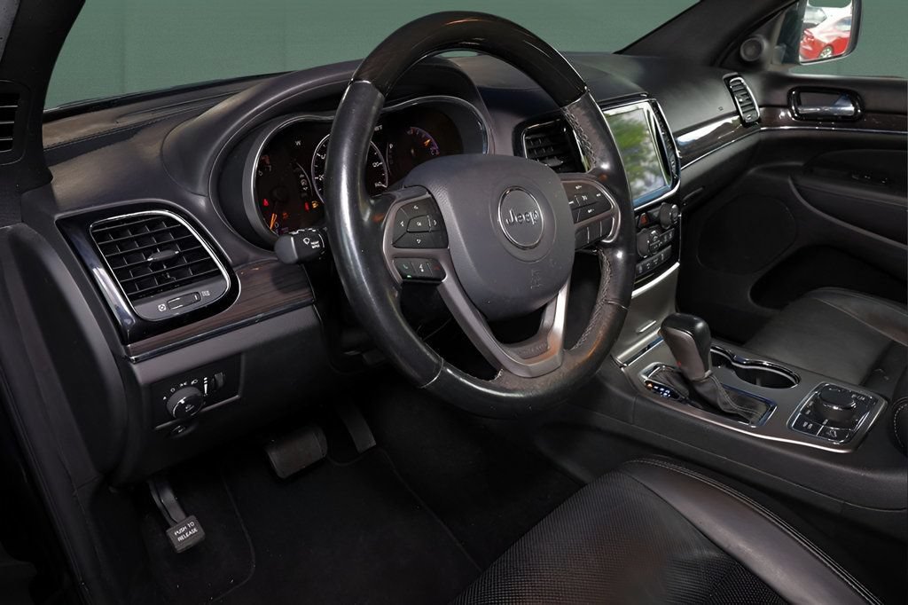 Used 2020 Jeep Grand Cherokee Overland AWD/4WD image 22