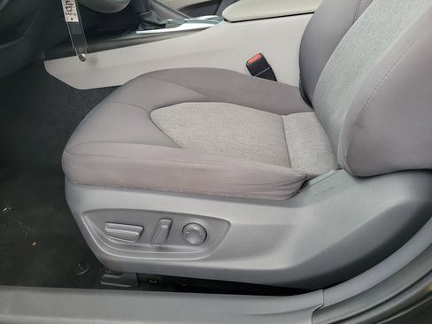 Used 2021 Toyota Camry LE FWD image 12