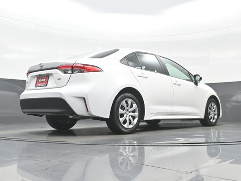 Used 2024 Toyota Corolla LE image 30