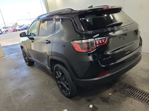 Used 2025 Jeep Compass Latitude w/ Altitude Special Edition AWD/4WD image 4