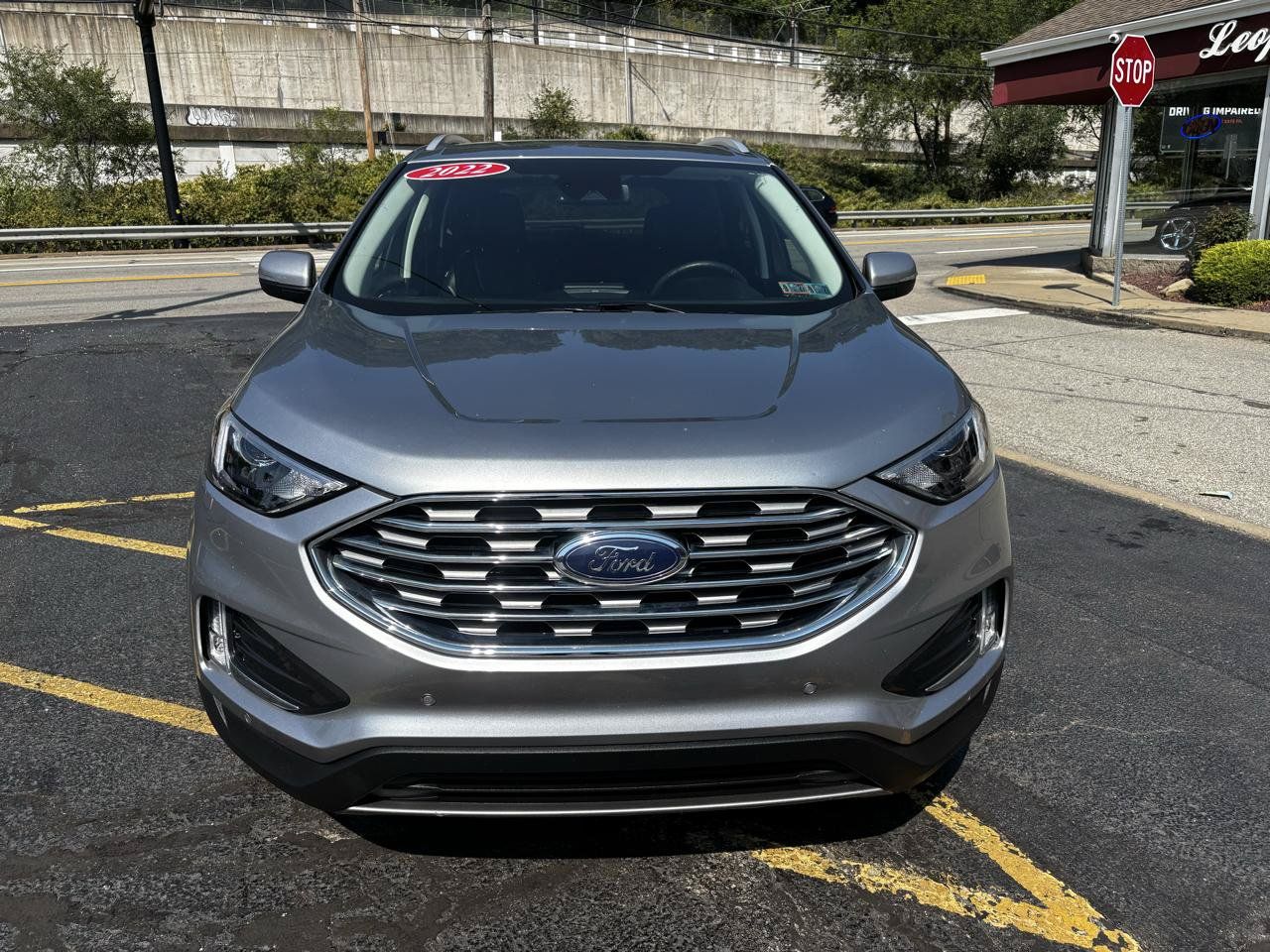 Used 2022 Ford Edge Titanium AWD/4WD image 2