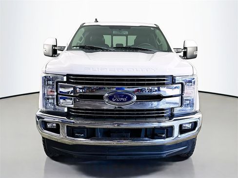 Used 2019 Ford F250 Lariat w/ Lariat Value Package image 2