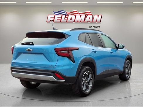 Used 2025 Chevrolet Trax LT w/ Sunroof Package FWD image 6