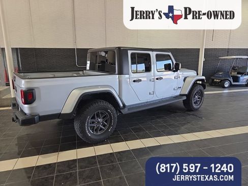 Used 2024 Jeep Gladiator Sport AWD/4WD image 5