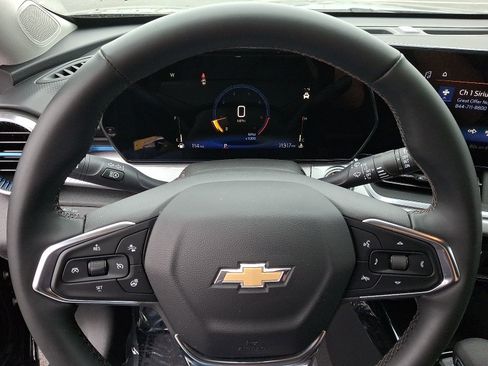 Used 2024 Chevrolet Trax LT w/ Driver Confidence Package image 18