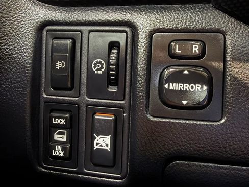 Used 2003 Toyota MR2 w/ Preferred Accessory Pkg RWD image 38