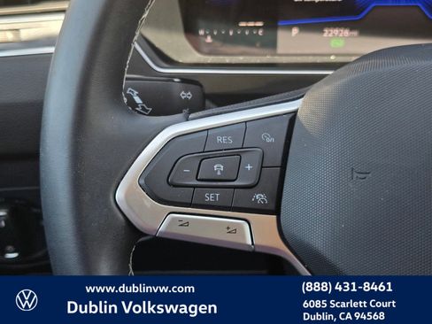 Used 2023 Volkswagen Tiguan SE w/ Panoramic Sunroof Package FWD image 21