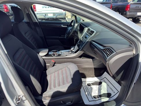 Used 2016 Ford Fusion SE AWD/4WD image 13