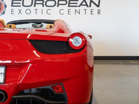 Used 2012 Ferrari 458 Spider image 12