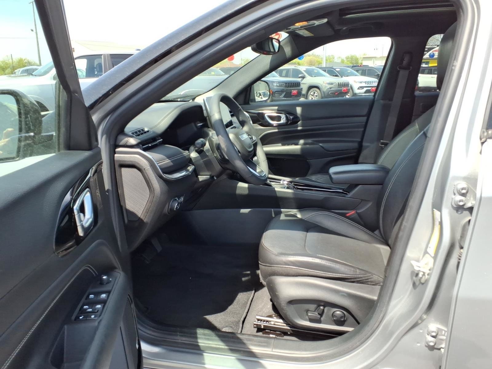 Used 2023 Jeep Compass High Altitude AWD/4WD image 10