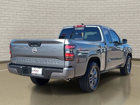Used 2025 Nissan Frontier SV image 5